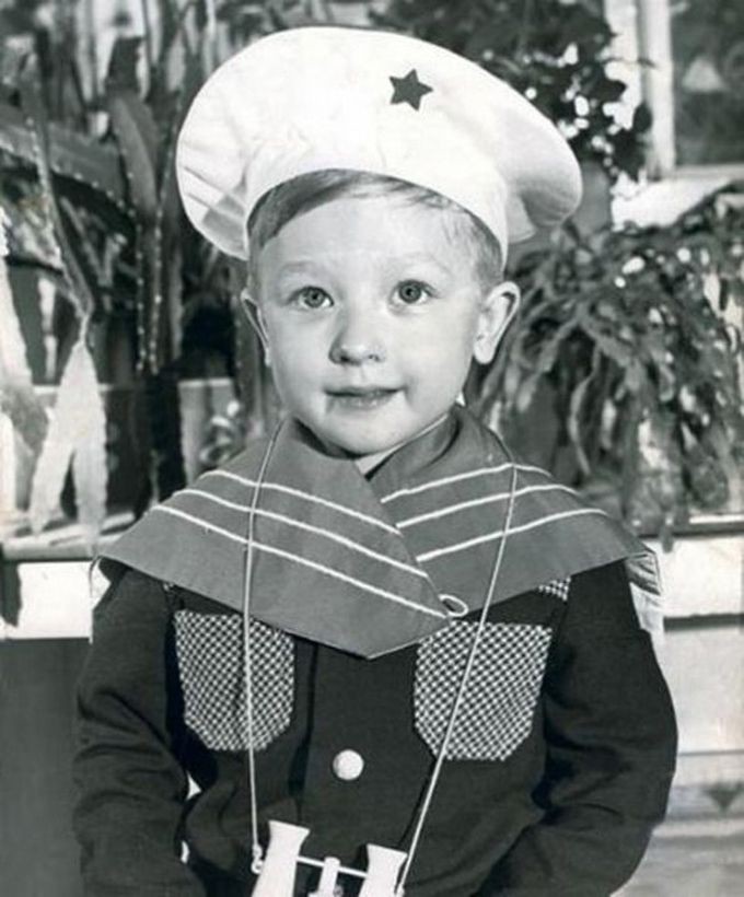 Детские фотографии российских звезд. Пугачеву вообще не узнать!
