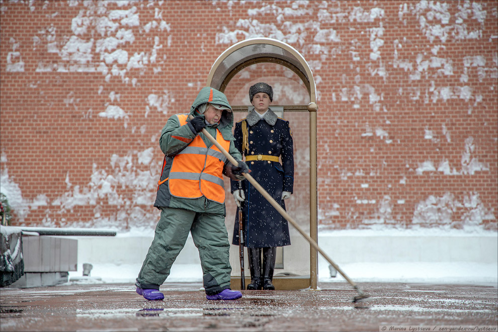 Как в Москве убирают снег