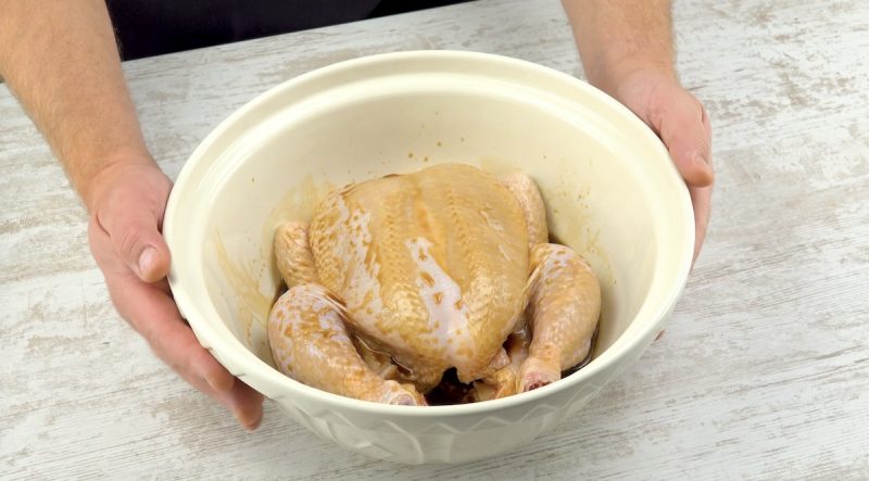 "Курица бедняка" по-китайски, запеченная в глине: походная романтика в восточном стиле рецепт