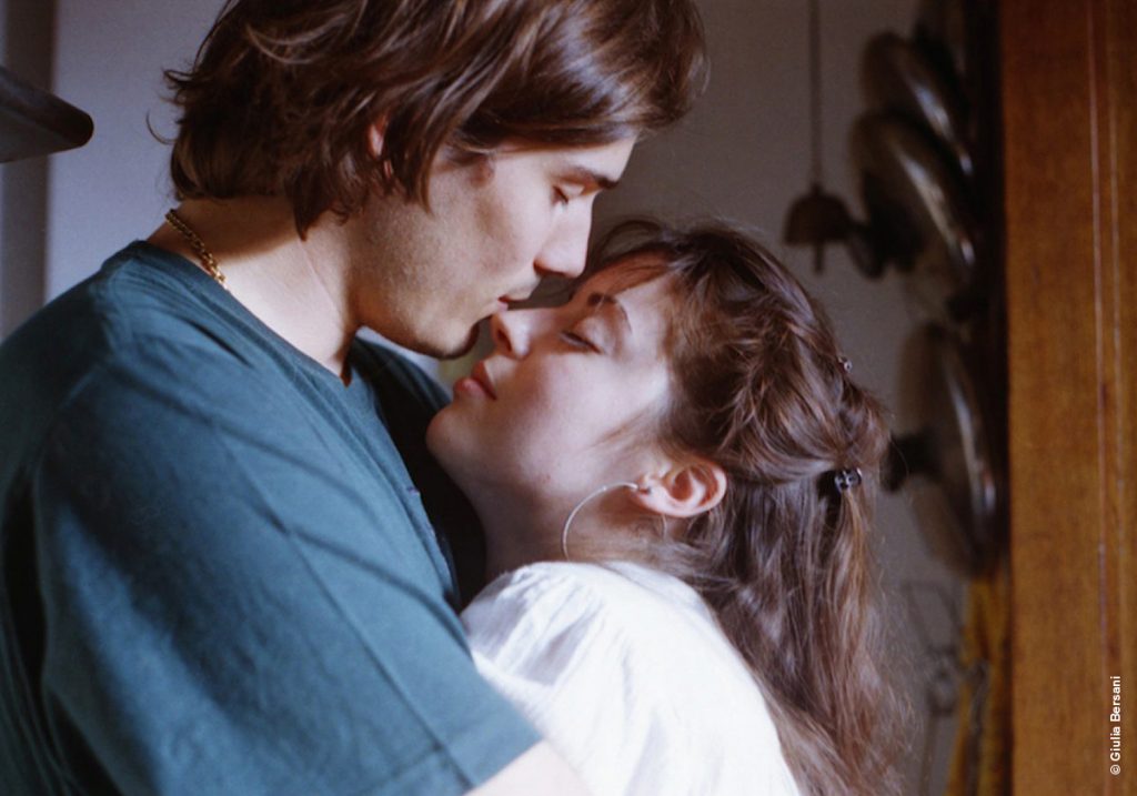 Существует ли любовь? Что нейробиологи, лингвисты, социологи, философы и психологи думают о романтической близости 