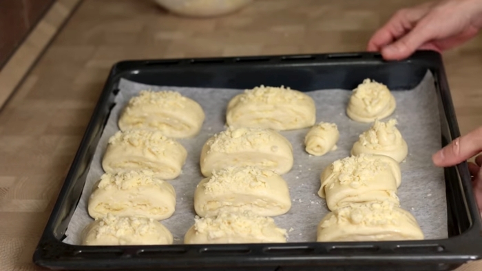 Слоеные сырные булочки с хрустящей корочкой Рецепт, Видео рецепт, Булочки, Булочки с сыром, Слоеные булочки, Сырные булочки, Видео, Длиннопост