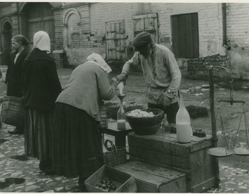 1931 год. Торговля на улице