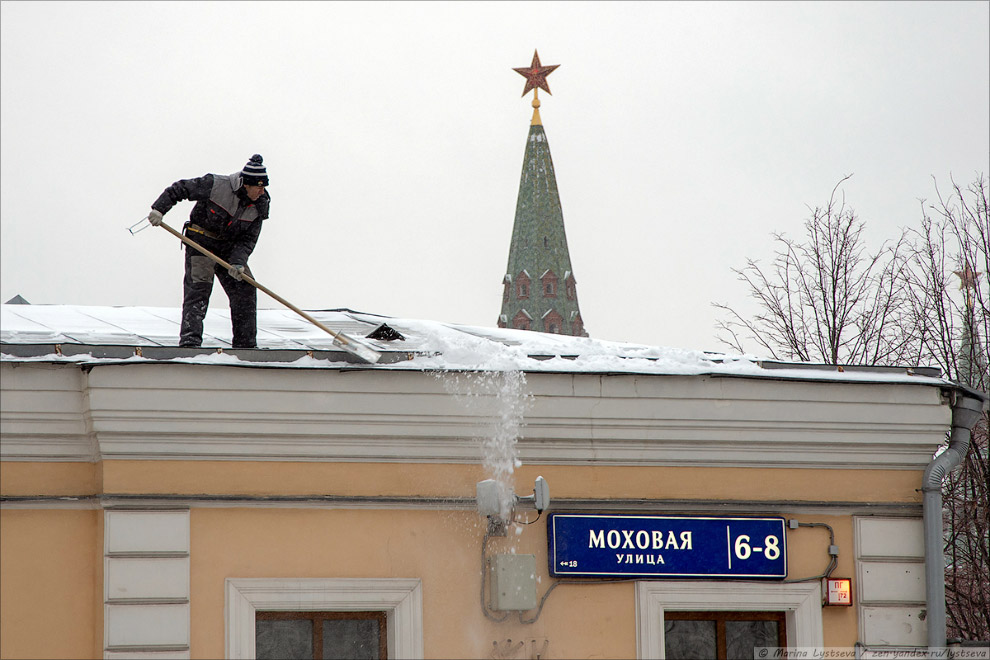 Как в Москве убирают снег