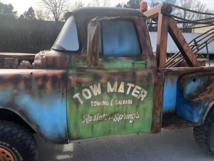 Невероятно детальная копия эвакуатора из «Тачек» Невероятно детальная копия эвакуатора из «Тачек» тюнинг