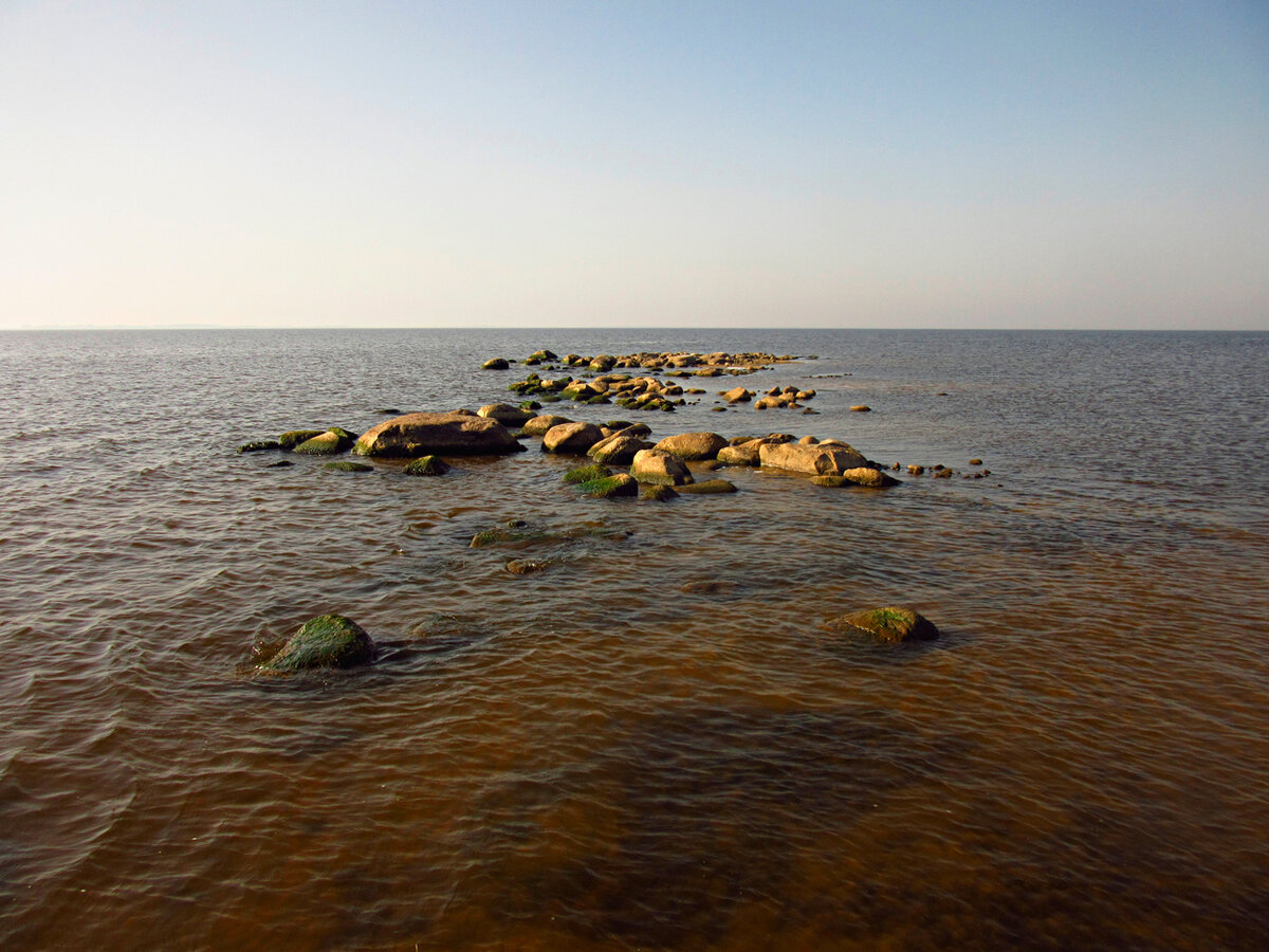 Уходящая в море коса. Остров Верхний.