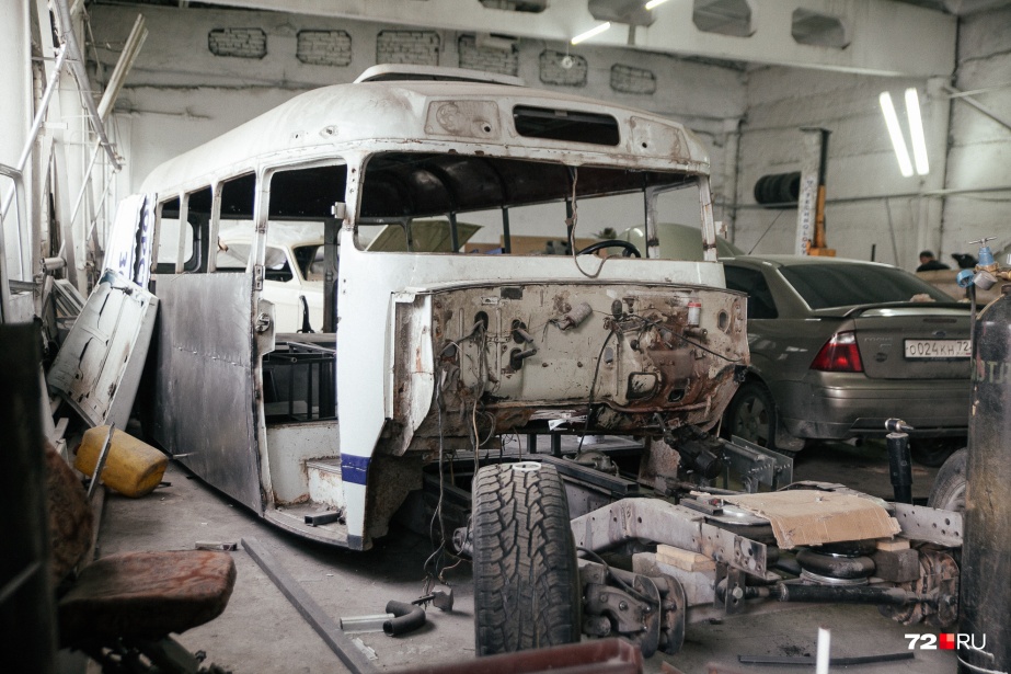 Тюменцы превратили старый школьный автобус в фуд-трак. Почему он «сладкий» и на него все глазеют? Тюменцы превратили старый школьный автобус в фуд-трак. Почему он «сладкий» и на него все глазеют? авто,автомобиль,история,машины,ремонт,Россия,советы,СССР,тюнинг