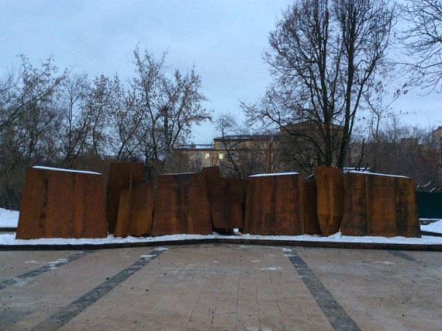 Ржавый мемориал в честь победы в Великой Отечественной войне Ржавый мемориал в честь победы в Великой Отечественной войне