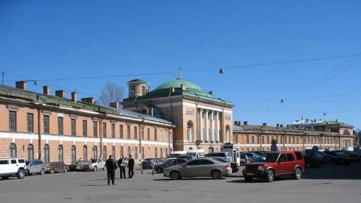 Исторический архитектурный ансамбль в Петербурге уходит в небытие 