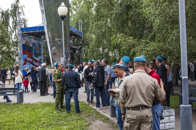 День ВДВ, фонтан и водка армия,россия