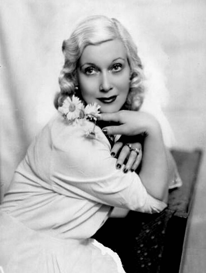 Пластические операции и другие секреты советской кинодивы Любови Орловой Пластические операции и другие секреты советской кинодивы Любови Орловой загадочность