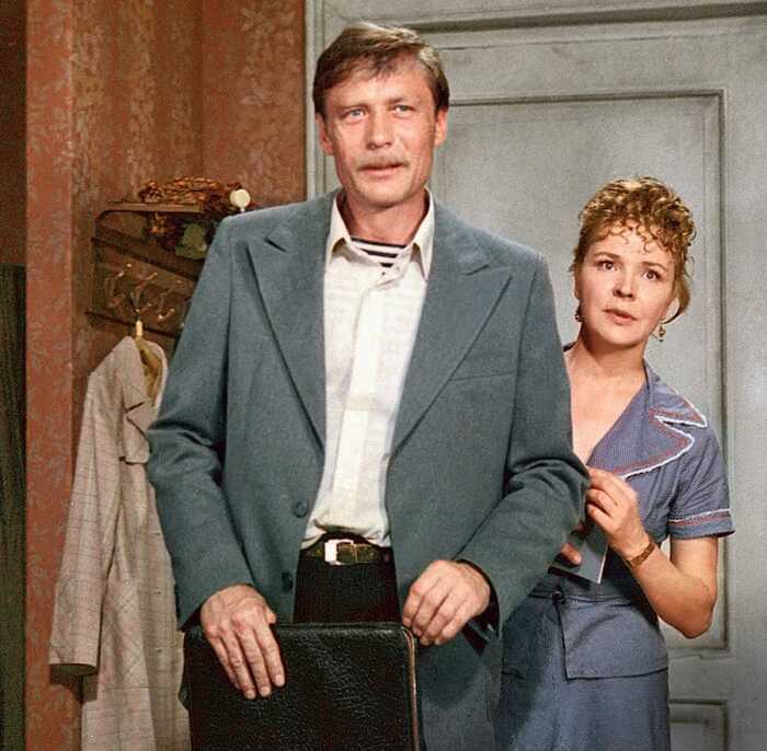 За кадром фильма «Одиноким предоставляется общежитие»: Почему создатели получали гневные письма после выхода картины на экраны 