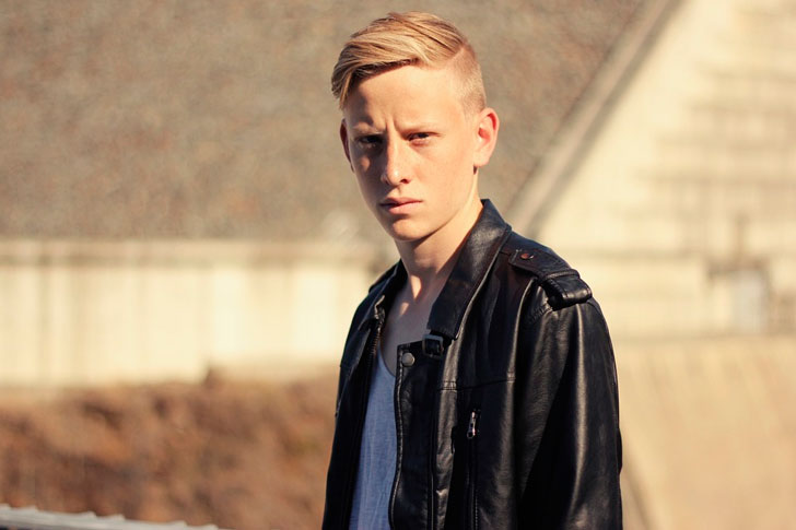 Александр не служил в армии