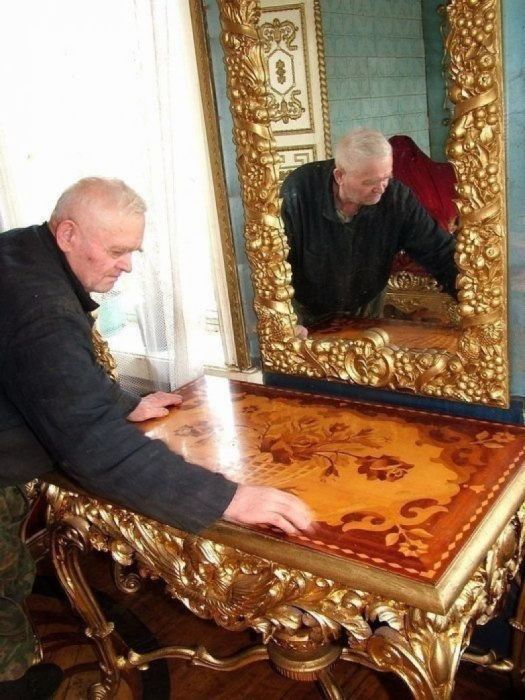 Неказистый дом из Брянской глубинки скрывает внутри настоящие царские хоромы Неказистый дом из Брянской глубинки скрывает внутри настоящие царские хоромы