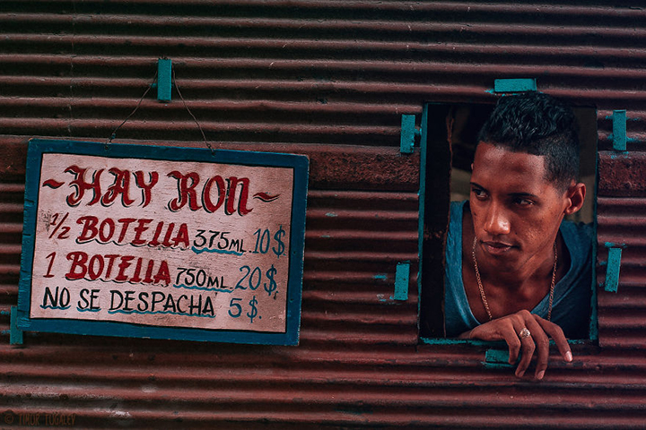 i-spent-20-days-in-cuba-documenting-the-life-of-local-people-7__880