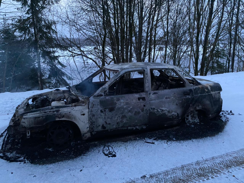 Житель Тверской области угнал автомобиль, а затем сжег его