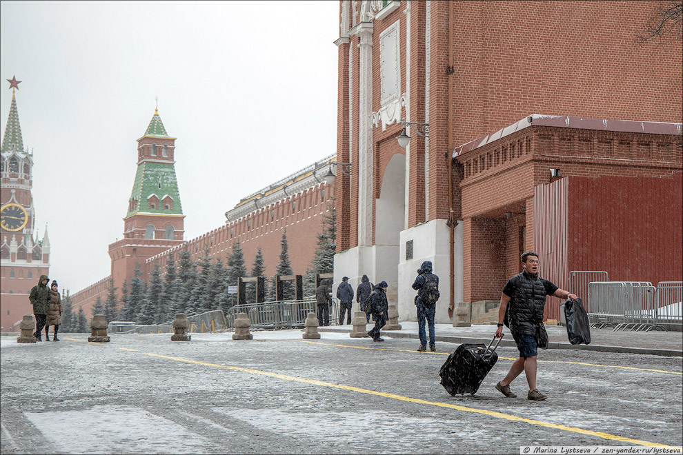 Как в Москве убирают снег