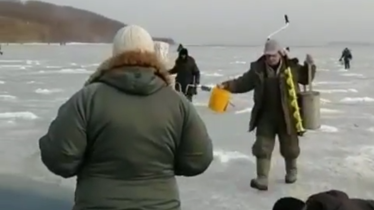 Сот рыбак. Унесло на льдине.