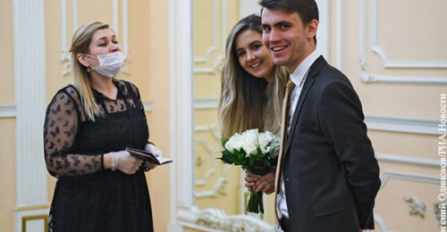 Психолог объяснил, почему мужчины чаще женщин сбегают из ЗАГСа