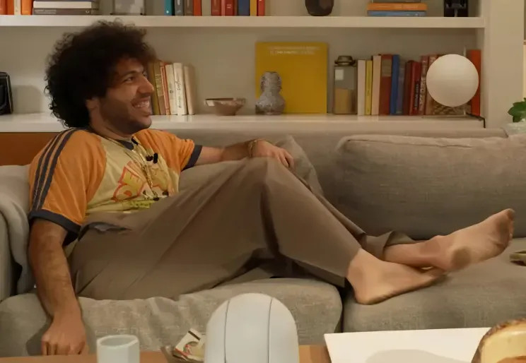 Испорченный воздух и грязные ноги: в сети 