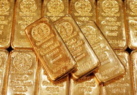 Gold bullion is displayed at GoldSilver Central's office in Singapore June 19, 2017. REUTERS/Edgar Su