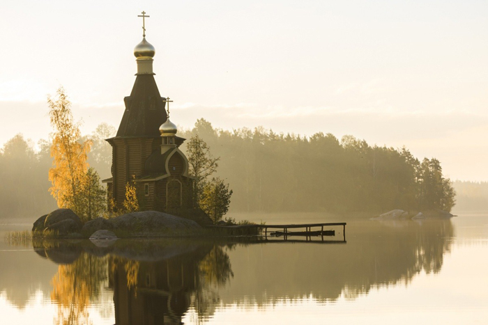 Русская церковь сказочной красоты, построенная на острове-скале поездка,путешествие