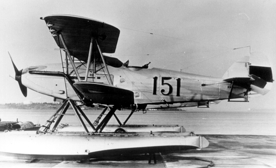 «Хоукер Харт» (серийный №151) из морского звена эстонских ВВС. В 1937 году это подразделение было ликвидировано, а его самолёты переквалифицировали в сухопутные разведчики-бомбардировщики - Цвета военного неба: прибалтийское наследство | Военно-исторический портал Warspot.ru