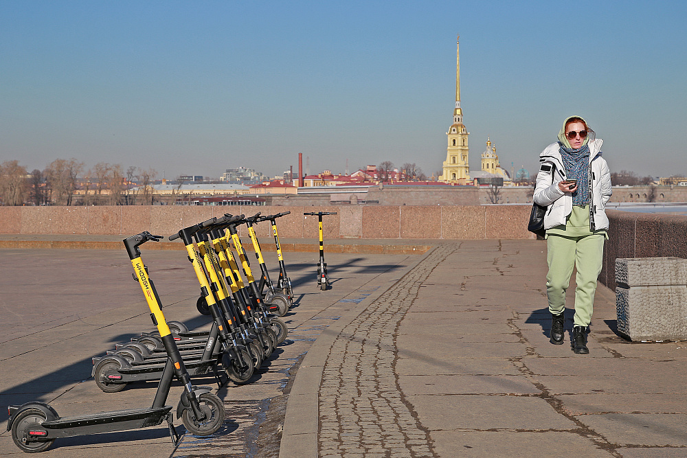 От хаоса к правилам: как менялось дорожное движение в Петербурге