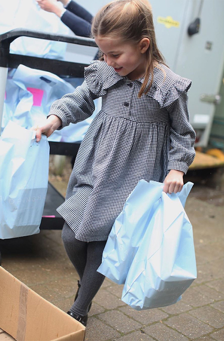 Кейт Миддлтон поделилась необычными фото принцессы Шарлотты в ее день рождения Кейт Миддлтон поделилась необычными фото принцессы Шарлотты в ее день рождения Монархи,Британские монархи