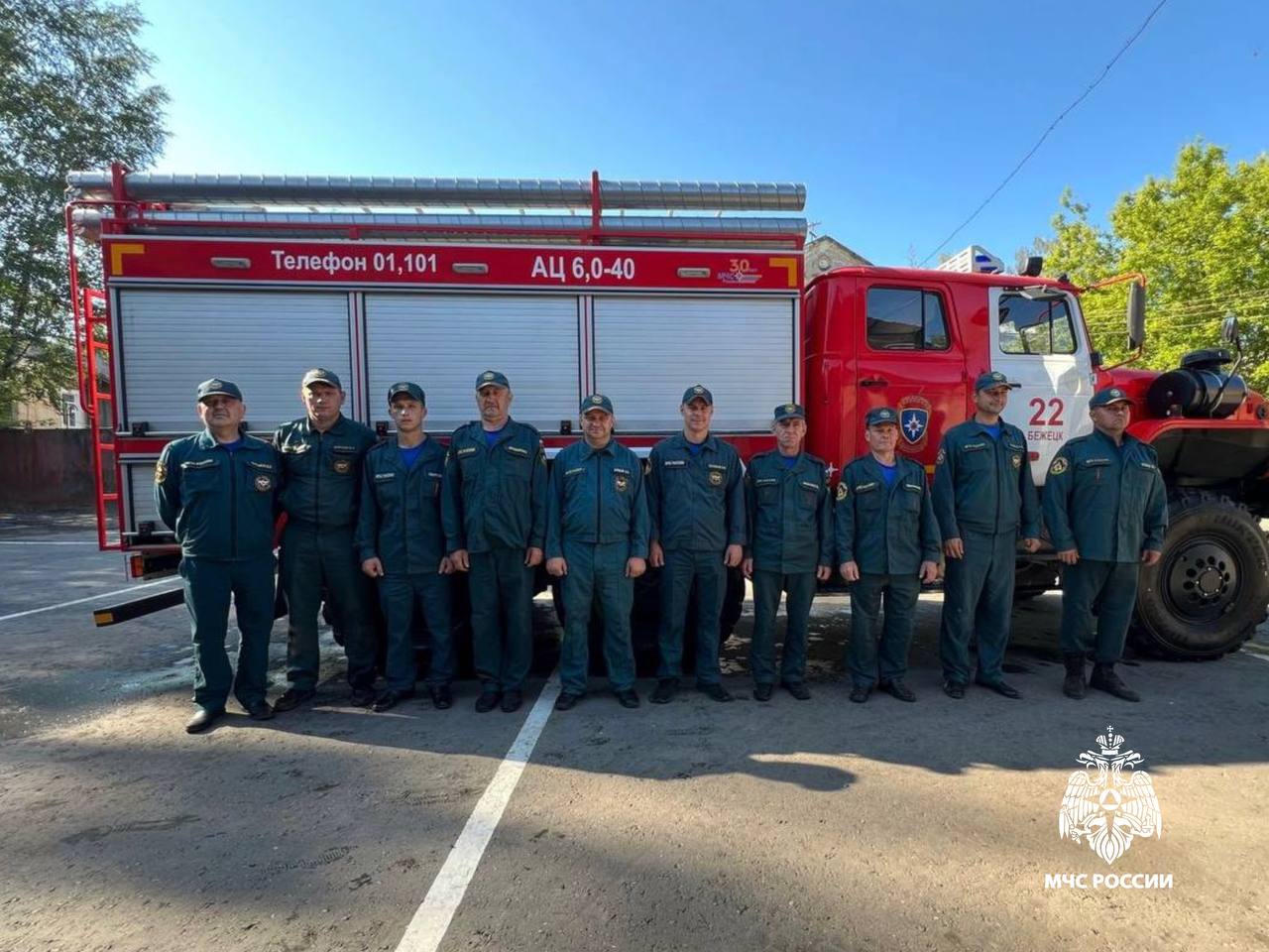 В Тверской области пожарные спасли из горящего дома 12 человек