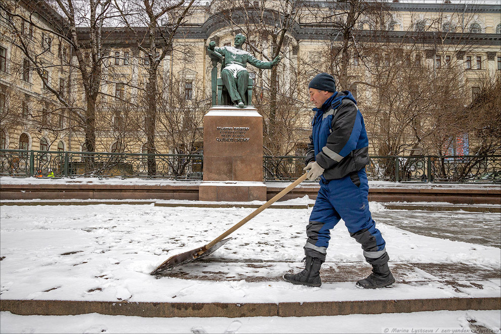 Как в Москве убирают снег