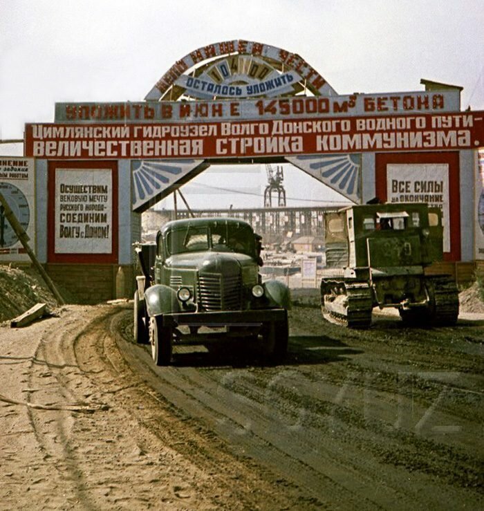 Последний год сталинской эпохи в цвете Последний год сталинской эпохи в цвете