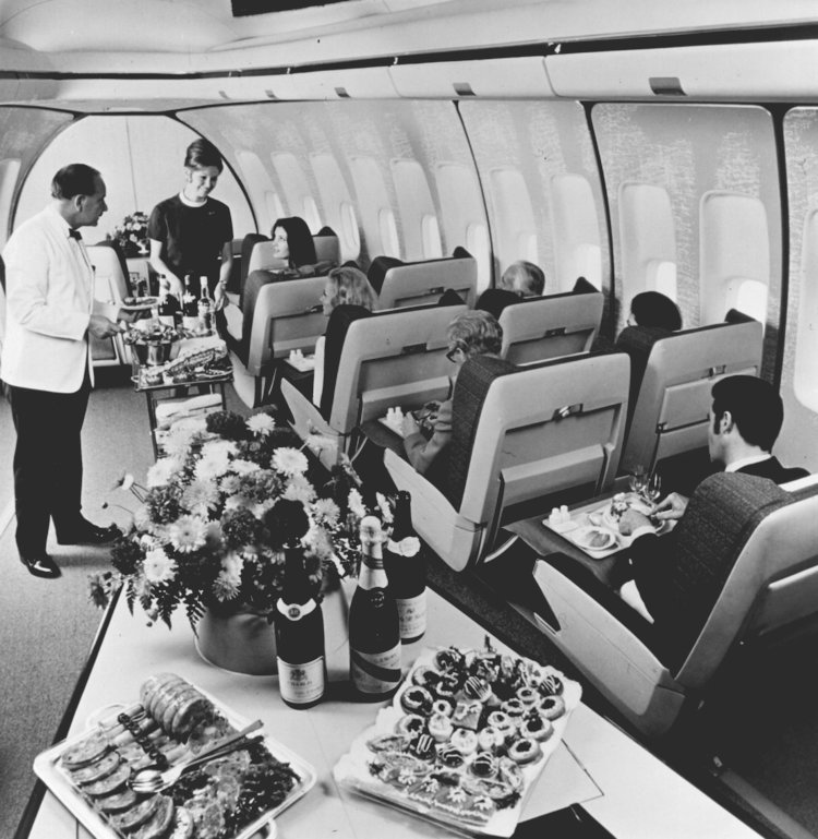Полеты тогда и сейчас: как менялись авиапутешествия на протяжении десятилетий