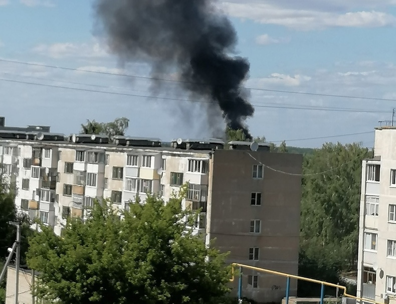 В Рязанской области загорелся жилой дом