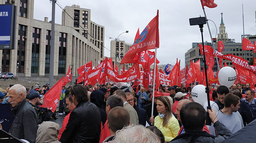 Оппозиция продолжает эксплуатировать на своих акциях одну и ту же старушку-инвалида
