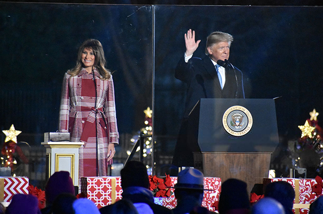 Мелания и Дональд Трамп зажгли огни на рождественской елке у Белого дома Мелания, Трамп, отметила, рождественской, кнопку, поделилась, традиция—, праздничная, забавная, огниЕще, зажглись, после, католического, специальную, Instagram, нажала, торжественную, произнес, Дональд, поделили