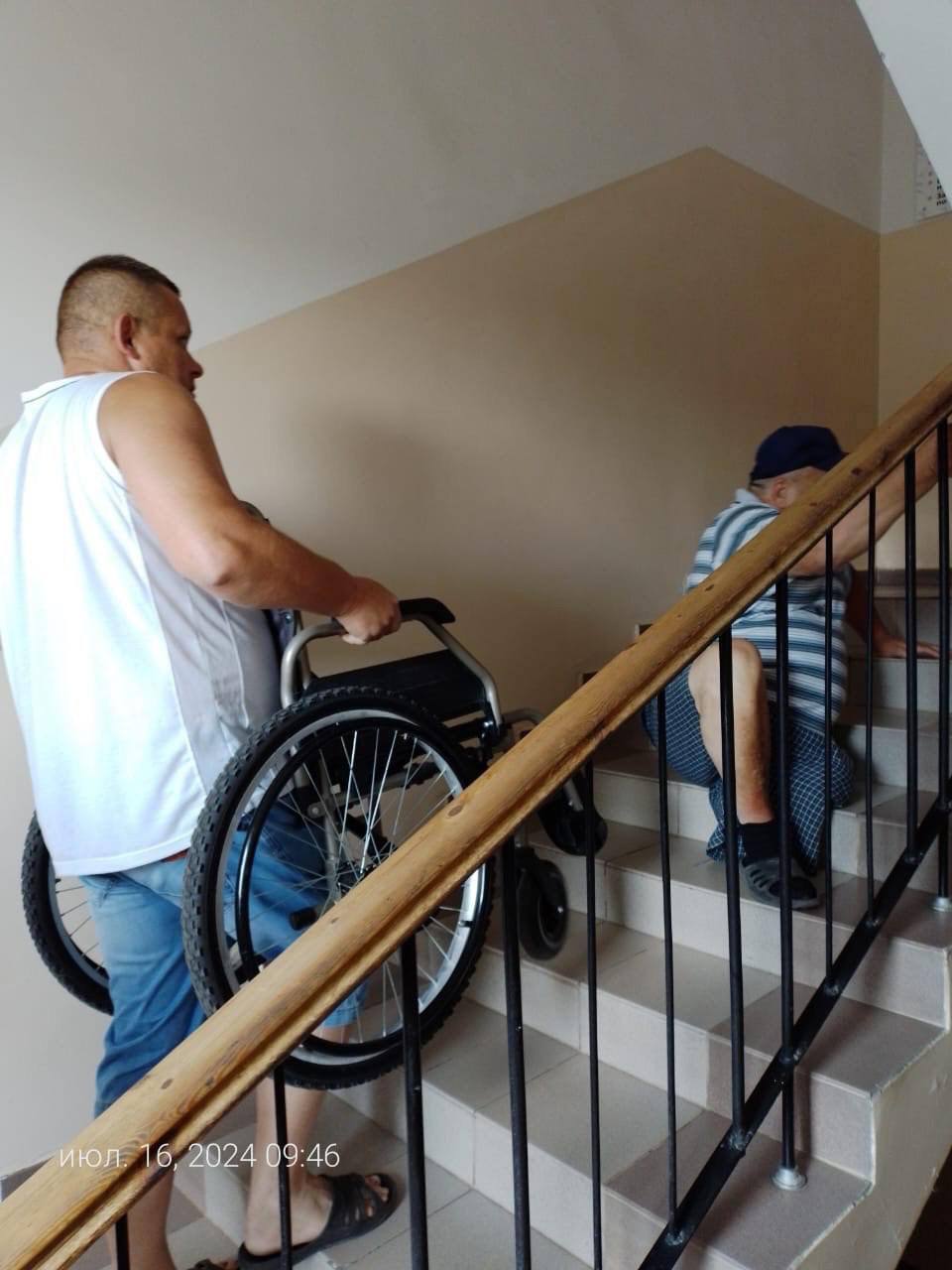 Курский главврач извинился за медперсонал, который не обеспечил подъем инвалида-колясочника на этаж из-за неработающего лифта
