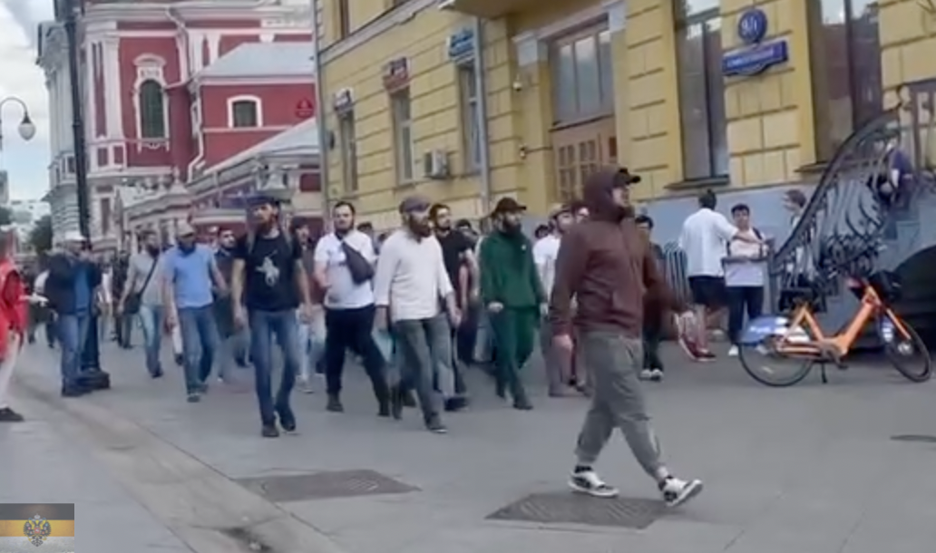По поводу марша мигрантов в центре Москвы появились новые детали и подробности.  1. Отдельно отмечу.
