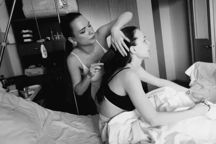 Блогерша Лерчек, которая лечится от рака четвёртой стадии, вышла на связь в парике и показала фото из больницы Сквиччиарини, Лерчек, блогерша, сыномЛерчек, которая, четвёртой, стадии, ребёнка, обнаружили, рублей, конце, февраля, родила, своего, танцам, бойфренда, тренера, Валерия, Луиса, которым