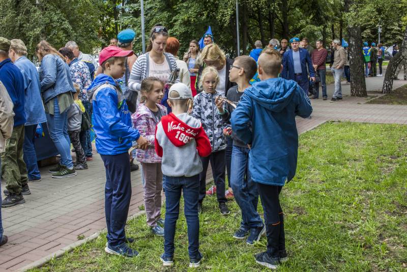 День ВДВ, фонтан и водка армия,россия