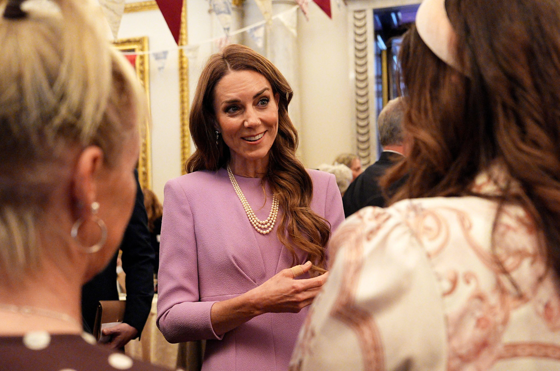 В лиловом платье и любимом ожерелье королевы: Кейт Миддлтон на приеме в честь 100-летия со дня рождения Елизаветы II Миддлтон, принц, Уильям, также, королевской, своей, детьми, очень, появилась, члены, горжусь, Елизаветы, которые, покойной, любимой, справились, королева, оставалась, принцесса, принца