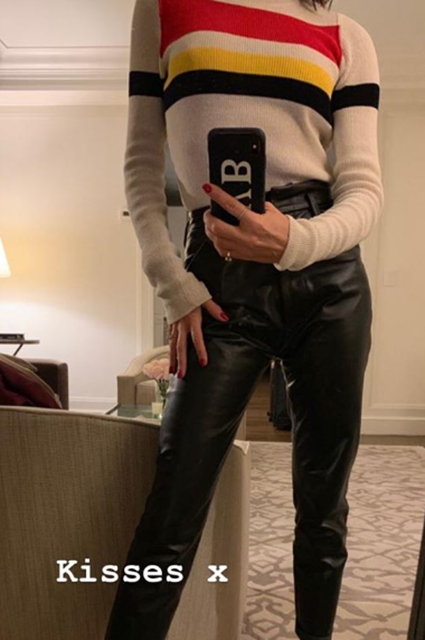 Уличный стиль знаменитости: Виктория Бекхэм в элегантном образе в аэропорту Нью-Йорка звездный стиль