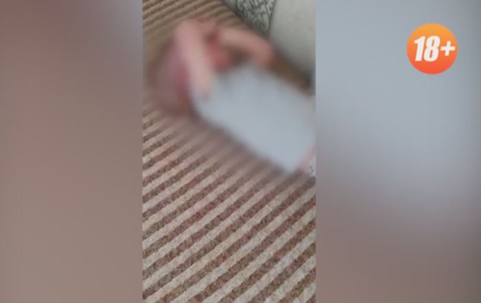В Минусинске мать избивала ребенка-инвалида на камеру и отправляла ролики его отцу