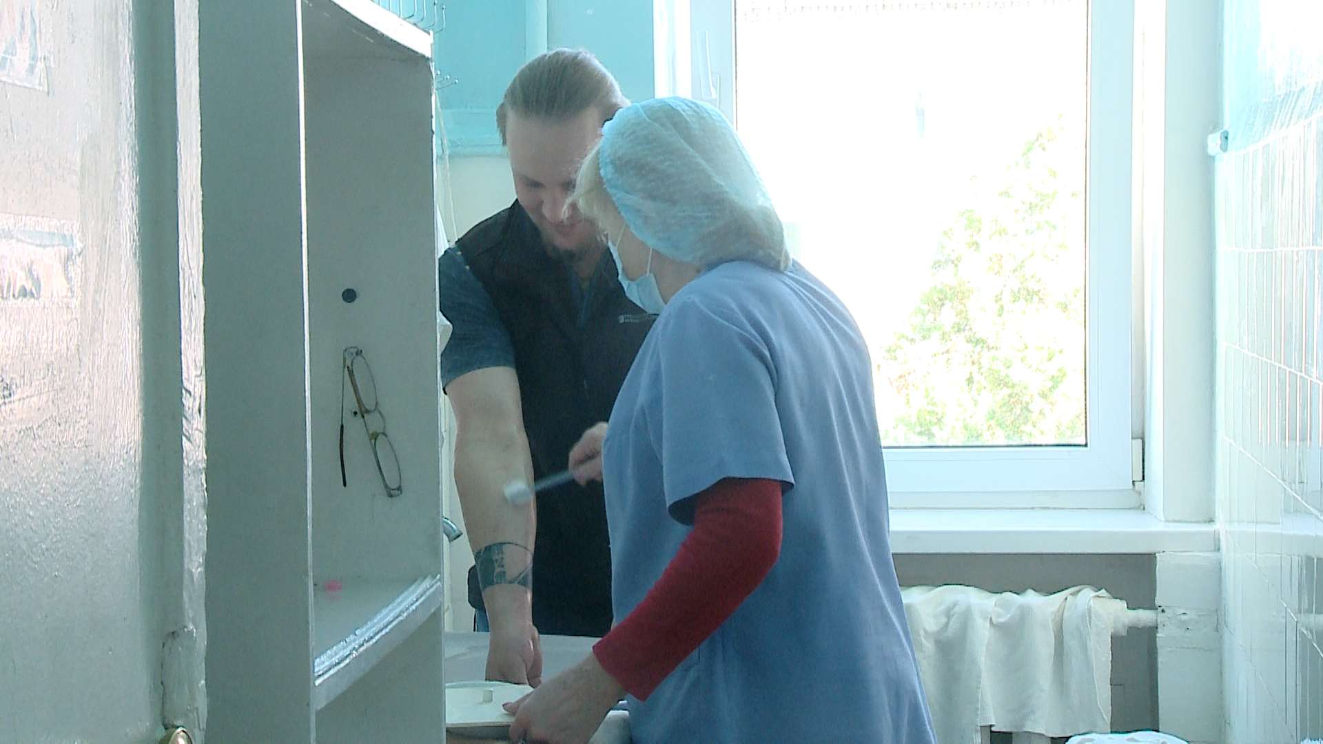 Доноры Донецка выстраиваются в очередь в Республиканский центр крови