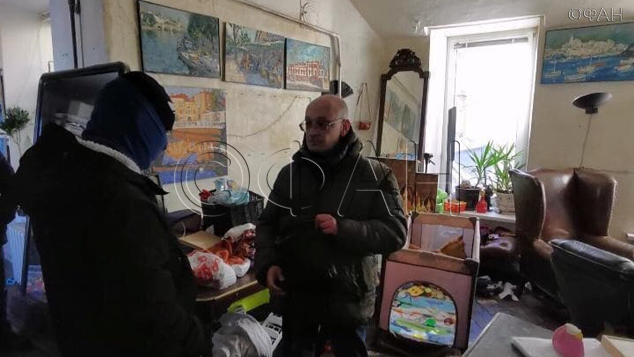 ФАН публикует фото обыска в наркопритоне, где был задержан Резник