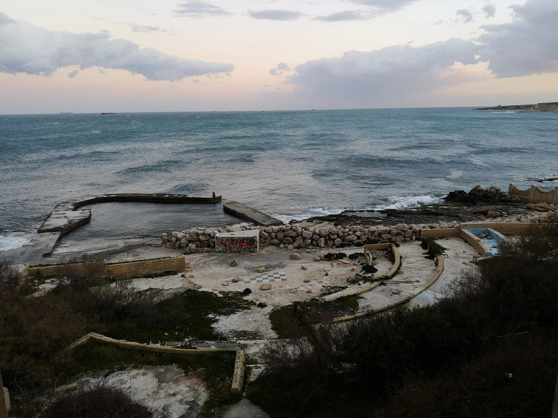 Заброшенный отель на Мальте с президентским люксом Каддафи Заброшенный отель на Мальте с президентским люксом Каддафи заграница,страны,туризм