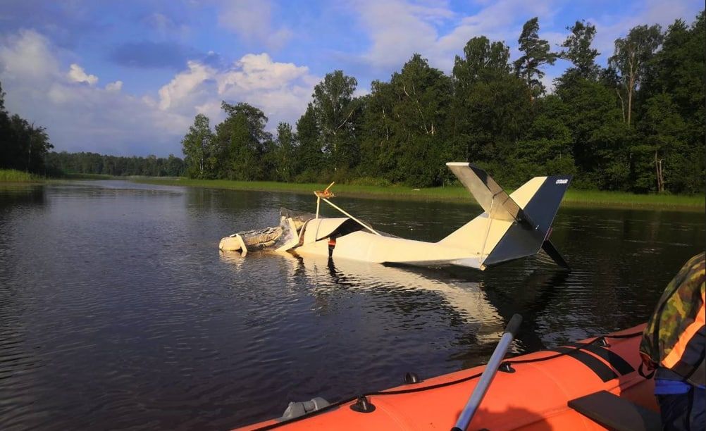 Пилот попал в больницу после жесткой посадки гидросамолета на озеро Вуокса в Ленобласти Происшествия