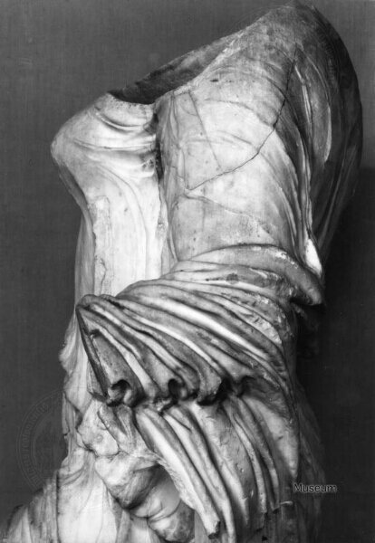 Деталь статуи Афродиты Урании. Государственный музей в Берлине.