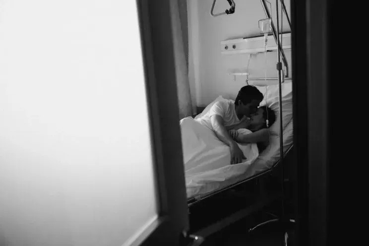 Блогерша Лерчек, которая лечится от рака четвёртой стадии, вышла на связь в парике и показала фото из больницы Сквиччиарини, Лерчек, блогерша, сыномЛерчек, которая, четвёртой, стадии, ребёнка, обнаружили, рублей, конце, февраля, родила, своего, танцам, бойфренда, тренера, Валерия, Луиса, которым