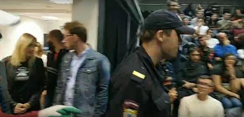 Пока патриоты загоняли содомитов из «Театра.doc» в шкаф, оттуда вышли СМИ Пока патриоты загоняли содомитов из «Театра.doc» в шкаф, оттуда вышли СМИ россия