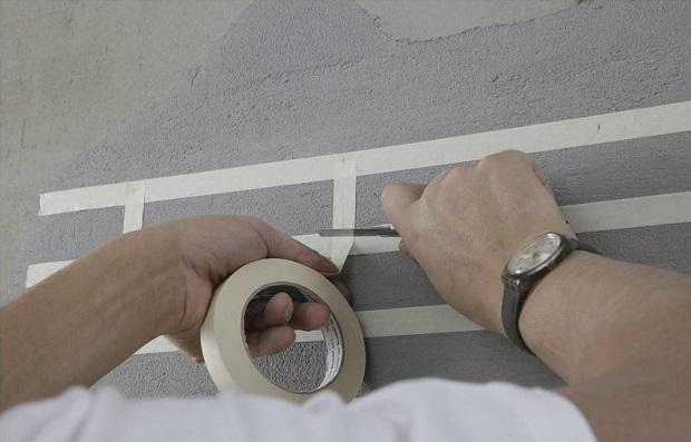 Как малярный скотч поможет исправить огрехи при поклейке обоев Как малярный скотч поможет исправить огрехи при поклейке обоев сделай сам,советы